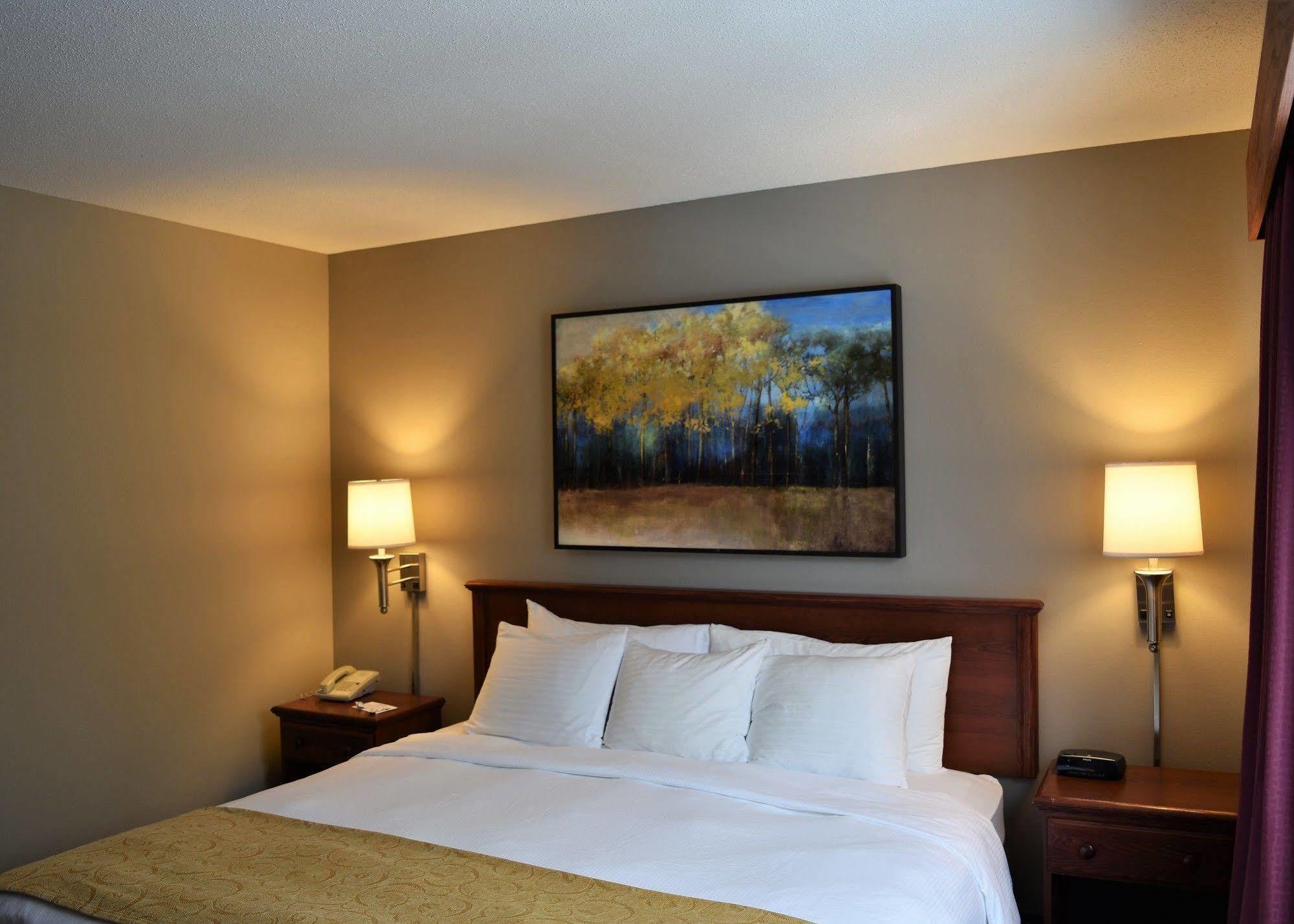 Country Inn River Falls Екстериор снимка