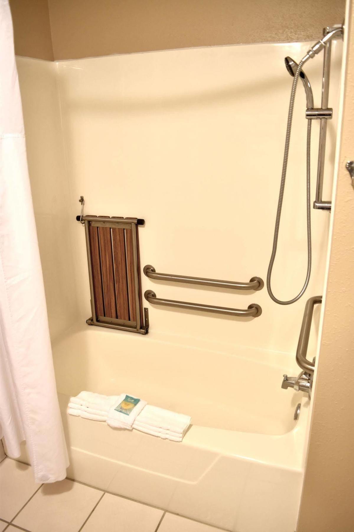 Country Inn River Falls Екстериор снимка