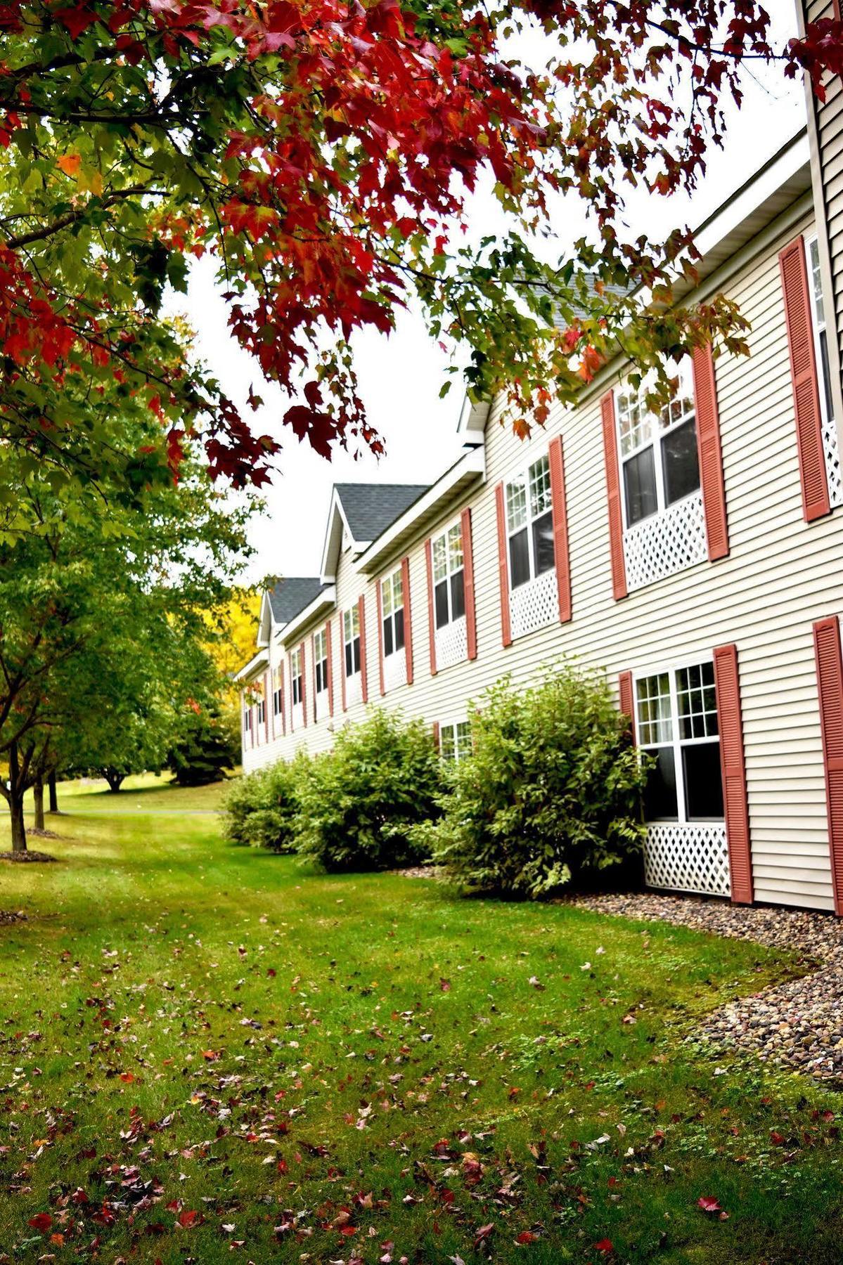 Country Inn River Falls Екстериор снимка